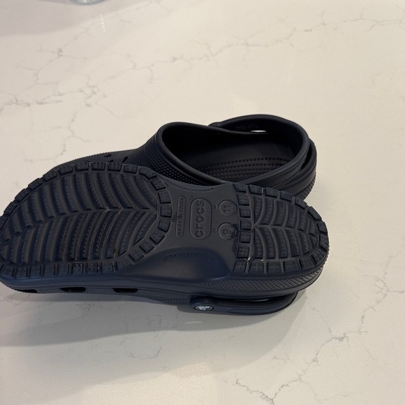 CROCS Classic Navy Clogs - Picture 3 of 4